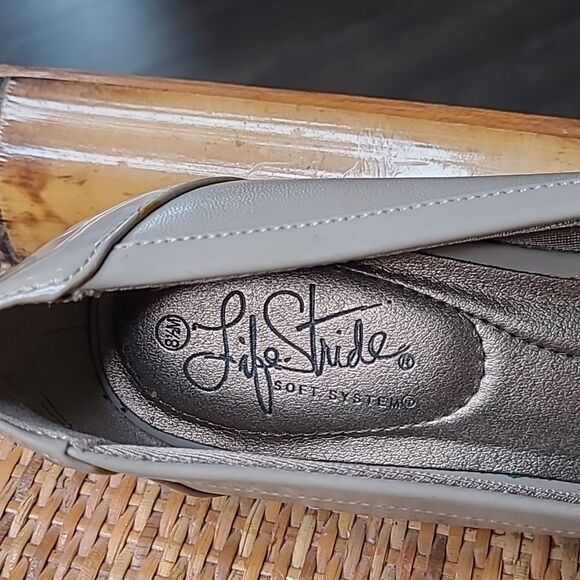 Life Stride soft system sz 8.5 patent leather slippers - Picture 5 of 15